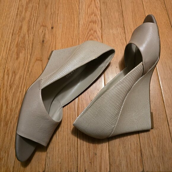 Franco Sarto Grey Wedge Sandals - Size 8 - Picture 2 of 5